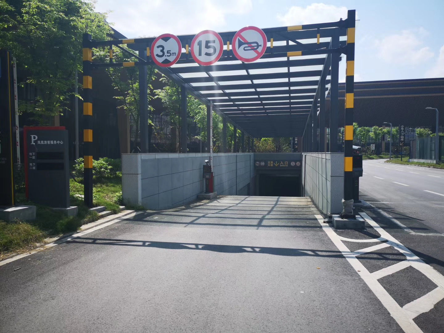 长沙雷隆智能科技有限公司_长沙车牌自动识别系统|长沙停车场管理系统|车牌识别系统|车牌识别一体机|人行通道闸|智能通道闸|停车收费系统|智能门禁系统