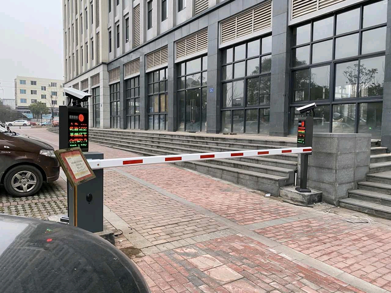 长沙雷隆智能科技有限公司,车牌识别系统,停车收费系统,车牌识别一体机,智能通道闸,湖南车牌识别道闸系统,人行通道闸,智能道闸